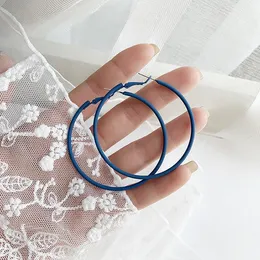Hoop Huggie przesadzony Metal Matowy Tekstury Niebieskie Duże Kolczyki Dla Kobiet 2021 Biżuteria Biżuteria Klipy Durzyły D'Oreilles