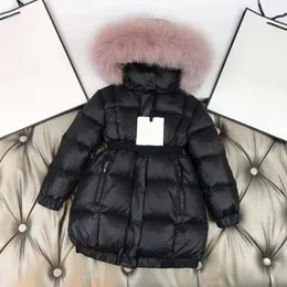 真新しいベビーガールデザイナーコート秋の冬の子供の女の子フード付き大きな毛皮の襟ジャケット子供暖かい濃厚なジャケット幼児の子供の服アウター