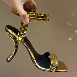 2022 Lüks Tasarımcı Yüksek Topuk Sandalet Kadın Metal İzle Word Toka Ile 10 cm Kalın Topuk Roma Açık Toe Son Moda Bahar Ve Yaz Ayakkabı Altın Beyaz 35-41 Kutu