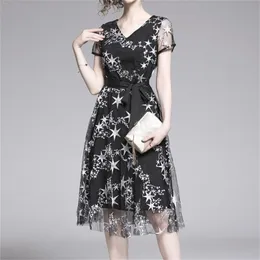 Casual Sexy Dress Summer Fashion Women Five Pointed Star Embroidery Short Sleeve Party V-Neck 210603