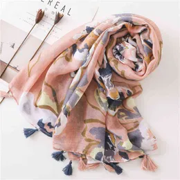 2020年新しいファッション夏の女性の綿スカーフフラワービーチハジャブショールとラップ女性のFoulard Echarpe Designer Bandana Y1108