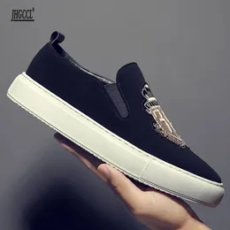 and Men's Shoes Spring Autumn A Foot Gold Embroidery Fashion Casual Shoe New Board Shos Zapatos Hombre 38-45 A15 6026 15