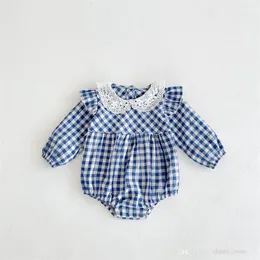 Spets baby girls romper ins vår / fall 2021 spädbarn pläd docka krage långärmad triangel one-crawling kostym söt nyfödd jumpsuit s1536