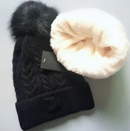 2021 Partihandel Vinterkepsar Kepsar Kvinnor Bonnet Tjockta Mössor med Real Raccoon Fur Pompoms Varm Tjej Keps Snapback Pompon 37