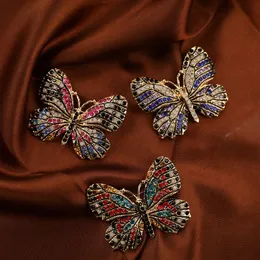 Szpilki, broszki motyl broszka moda kolorowy kryształ dla kobiet Rhinestone prezent DIY biżuteria Boutonniere