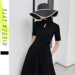 Vintage Hepburn Style Czarna sukienka Kolano Długość Pół Rękaw Podstawowy Slim Linia Sashes Hollow Out Suknie Wiosna Lato 210608