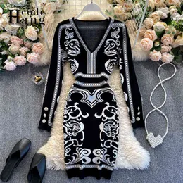 HangCode Ins Fashion Cashew Flower Knitted Women Dress 2020 Elegant V Neck Slim Waist Bodycon Dress Black Ladies Office Dress G1214