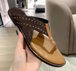 Platta skor 2023 lyxiga tofflor kvinnor skor män sandaler designer äkta läder utomhus chaussure femme sandalias de las mujeres flip flops