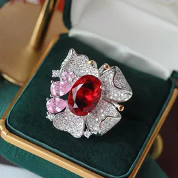 Bröllopsringar glittrande röd stenfjäril Big Cubic Zirconia Women Jewelry Cocktail Party Weddings Open Ring Theatrical Design