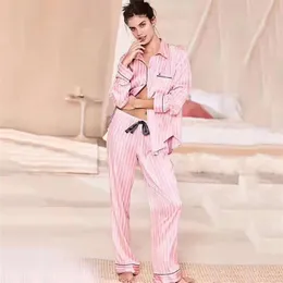 Moda Stylowy Summer Pajama Zestaw Kobiety Z Długim Rękawem Striped Piżamy Piżamy Wiosna Satin Silk Lounge Wear PJ Pjamas Homewear 210831