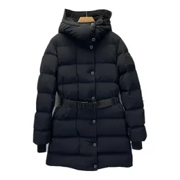 Piumino lungo da donna di lusso di design stile britannico Canada Nord Inverno Colletto in maglione di agnello con cappuccio Cappotto con cintura Giacche Abbigliamento da donna all'aperto Spessa e leggera