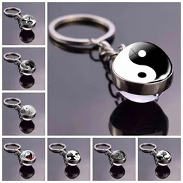 Svart och vitt yinyang taichi symboler nyckelkedja smycken yin yang liv träd glas boll hängsmycke nyckelringar gåvor för kvinnor