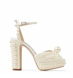 Brud sandal lyxdesigner skor kvinnor klänning sko sacora kik tå pumpar bröllop vit pärla ihåliga ord spänne kvinnliga sandaler med ruta 35-43