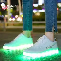 Maat 30-44 lichtgevende LED-schoenen voor volwassen gloeiende sneakers met lichten kinderen jongens meisjes slippers USB geladen feminino tennis 220115