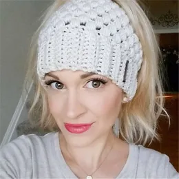 Mode Kvinnor Vinter Andningsförmåga Mössor för hästsvans Ingen toppdesign Sticka Pure Color Warm Hat Ear Protective Cap 7 Färger Blandad Partihandel