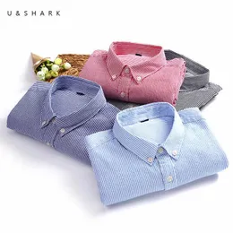 男性のためのUshark Red Blueの縞模様のシャツは100％コットンオックスフォードシャツ長袖社会的正式なビジネスオフィス服男性210603