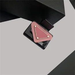 Luxury Triangle Hair Clips Letter Tryckt Akrylgrepp Pradity Clip Solid Color Women Hairpin Outdoor Headwear Accessories