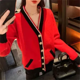 Kontrastujący kolor dzianiny kardigan kobiety luźne leniwe dorywczo czerwony sweter płaszcz v-neck paski jesień zima kieszenie kobiet 210805