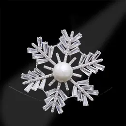 Jul Snowflakes Bouttoniere Cubic Zirconia Pearl Flower Brosches Pins 2021 Fashion Suit Corsage Pin Tillbehör