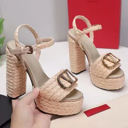 Scarpe Sandali Designer di lusso di alta qualità Donna Paglia Estate Corda di canapa Tacco spesso Piattaforma impermeabile Super Metal Lg Passerella Altezza 13 cm Commercio all'ingrosso