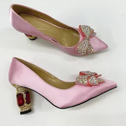 Mancha genuína feminina mulher mulher real sapatos de couro diamante chuy saltos altos sandálias de verão pollige pontado dedo dedo dedo wedd