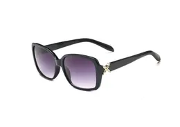 4047夏のブランドの女性UV400ファッション女性サイクリングメガネ古典的な屋外スポーツサングラスの眼鏡の眼鏡の眼鏡7色の無料船
