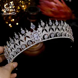 European Royal Princess Crown Luxury CZ Bridal Headdress Bröllopshår Tillbehör Party Headdress Engagement Smycken A00913 x0625