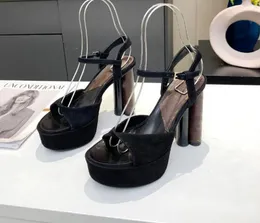 Brown Flower Print Women Designer Sandals 8,5 cm de sandálias de festa de salto alto para mulheres estrela vintage Sandasl Shoes