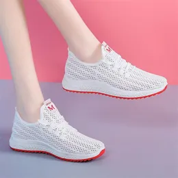 Kvinnor Casual Shoes Fashion Andas Mesh Light Bottom och Bekväma Sneakers Zapatos AntideLizantes Storlek 36-40