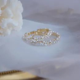 Stud Design Fashion Korea Smycken Pearl Crystal Flower Round Örhängen för Kvinna Holiday Party Daglig Utsökt Örhänge