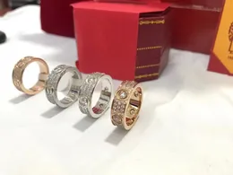 Personalización de joyas Anillos de la más alta calidad de mostrador con piedras laterales 2021 nueva marca popular ﾠ diseño de moda de tamaño europeo serie de choque de diamantes avanzados para pareja