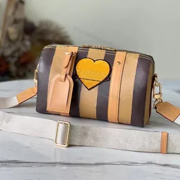 Leather Shoulder Duffel Bag Urban Keepal Same Style Canvas Tattoo Heart Patch Embroidered Stripe Background Deconstructed Mini Men's Capsule Flower Letters L216