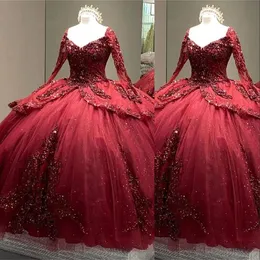 2022 Sexig lyx Dark Röd Burgundy Quinceanera Klänningar Lace Appliques Långärmade Kristallpärlor Sweetheart Lace Up Back Ball Gown Party Prom Evening Gowns