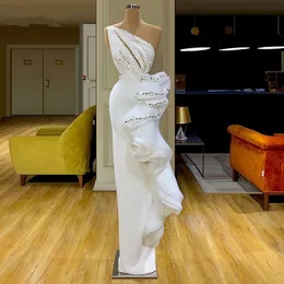 Chic Evening Dresses Glitter Sequins Pärlor Ny Ankomst Afrikanska Prom Klänningar En Axel Kändis Party Gown Robe de Soiree