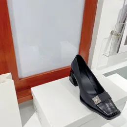 Luxus-Damen-Designer-Freizeitschuhe 2022 Frühjahr neue High-Heel-Schuhe mit klobigem Absatz Slip-on-Büroarbeiter-Temperament-Lederschuhgröße 35-39