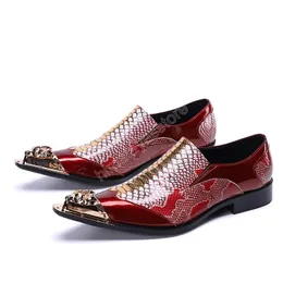 Moda czerwona biznesmeni patentowe buty skórzane duże rozmiar spiczasty palec ubioru butów męskich butów skórzanych
