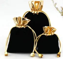 Gynna hållare 100 st/parti svart sammet pärlstavning av dragkroppar smycken gåva påse dragkastväskor bröllop gynnar pärlor väskor