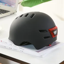 Capacete ultralight da equitação da motocicleta com as luzes de alerta dianteira unisex Bicicleta elétrica auto scooter automático M / L tamanho