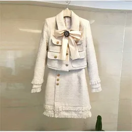 Höst Högkvalitativ Tweed 2 Piece Set Women Winter Bow Jacket Coat + Elegant Mini Tassel Pencil Wool Blend Skirt Suits 211109