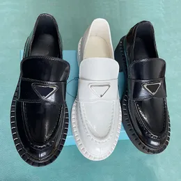 Klassisk plattform casual skor äkta läder tjocka sålar platt lyx designer mode kvinnor lågt 100% metall spänne svart vit storlek 35-40