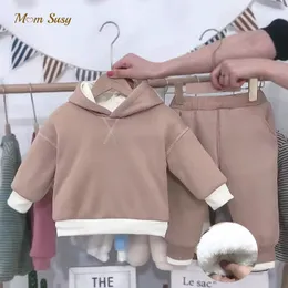 Mode nyfödd baby flicka pojke kläder uppsättning hoodie och byxa 2st varma fleece foder bebe hooded kostym vinterkläder set 0-3y 210226