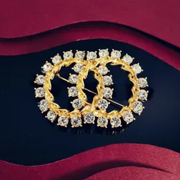 ホットブランドのブローチジュエリー真鍮ゴールドメッキダイヤモンド高級高級レトロブローチデザイナーの高品質5Aクリスタルパーティークラシックスタイルピン絶妙な贈り物