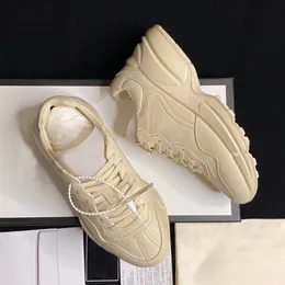 Beige tjocka sula fritidsskor designer läder utomhus par sneakers Dam promenadskor med tigerhuvud röda läppar tryck spetssko