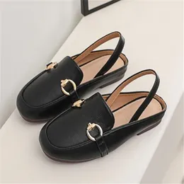 2022 Verão Novo Estilo Meninas Sanga Sandal Automóveis Crianças Meninas Moda Couro Sapatos Slip-on Loafer Childs Flats Sapato