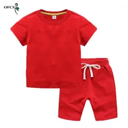 Barn passar bomull sommarpojke / tjej mjuk t-shirt + strand shorts kostym barn solida spädbarn toddler kläder grejer för 2-12 kläder sets1