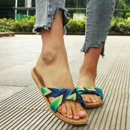 Nowy Letni Dom Flip Flops Oddychająca Pościel Płaska Plaża Pantofle Shose Kobiety Kapcie Kobiet Ręczne Panie Lna Sandały