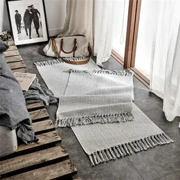 Grå bomull och linne Tassel Woven Carpet Nordic Bedroom Bedside Mat Hand Knotted Rug Simple Furniture Cover 210301