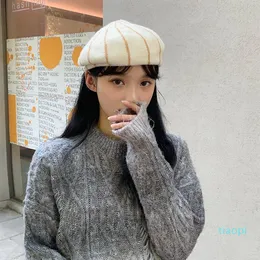 Berets Kvinnors Höst och Vinterstil Koreanska Striped Beret Fashion Pumpkin Hat Tillbehör