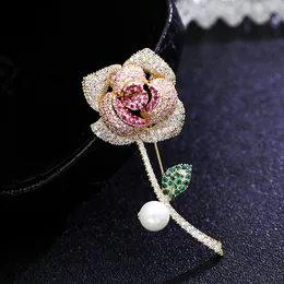 Sinzry Elegancka Biżuteria Moda Symulowane Pearl Rose Flower Cubic Cyrkon Udekoruj Broszki Broszki Lady Cal