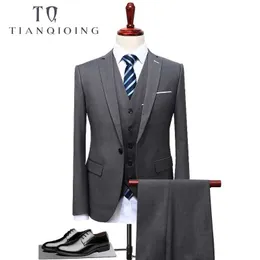 Tian Qiong 2017 Berömda Märke Mens Passar Bröllop Brudgum Plus Storlek 4XL 3 stycken (jacka + väst + byxa) Slim Fit Casual Tuxedo Suit Male X0909